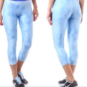 (nike) light blue tie dye crop shin length leggings